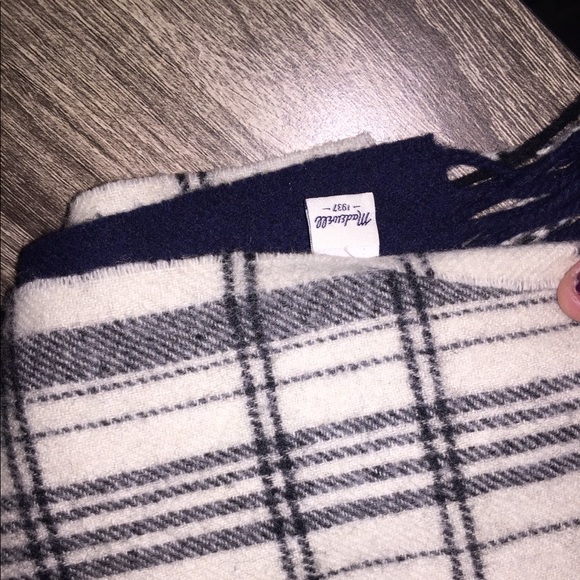 Madwell Wrap - Picture 2 of 14